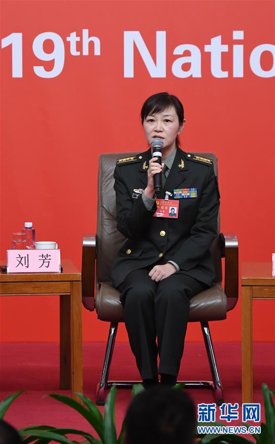 （十九大）（8）十九大新聞中心舉行“中國特色強(qiáng)軍之路邁出堅(jiān)定步伐”集體采訪